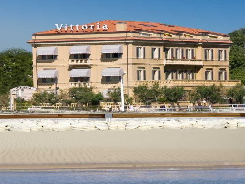 Hotel Vittoria Песаро Екстериор снимка