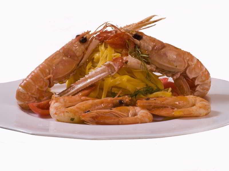 Hotel Vittoria Песаро Екстериор снимка Shrimp and pasta