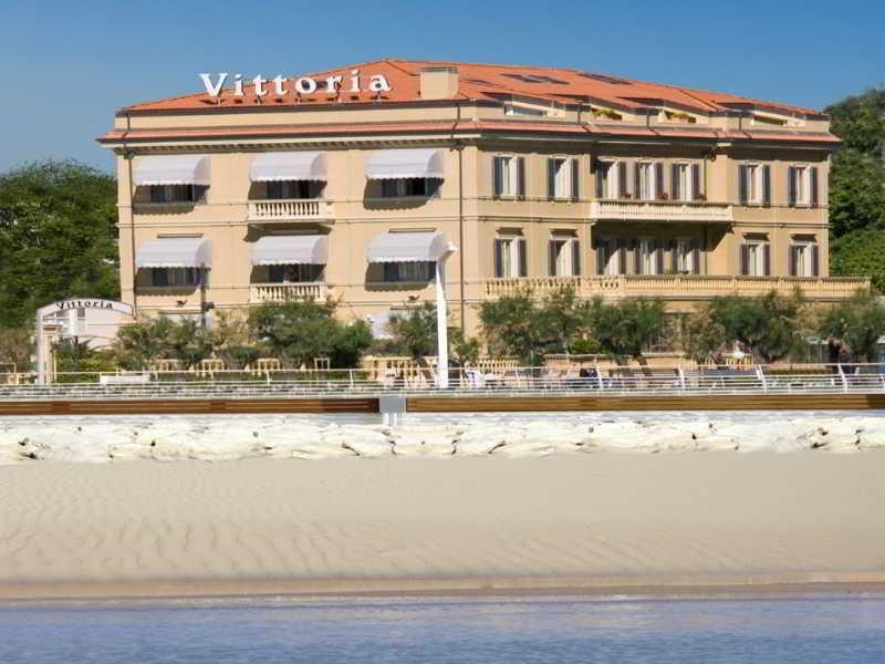 Hotel Vittoria Песаро Екстериор снимка