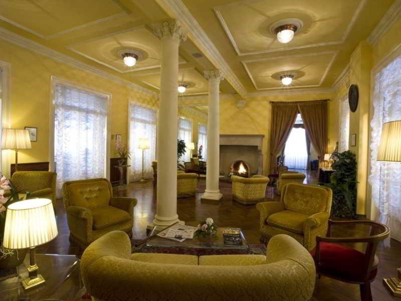 Hotel Vittoria Песаро Екстериор снимка The lobby of the hotel