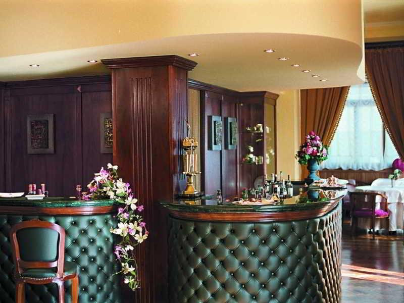 Hotel Vittoria Песаро Екстериор снимка The bar at the hotel