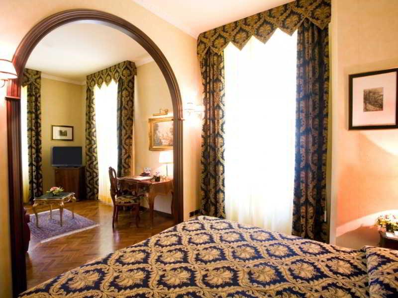 Hotel Vittoria Песаро Екстериор снимка A room at the hotel