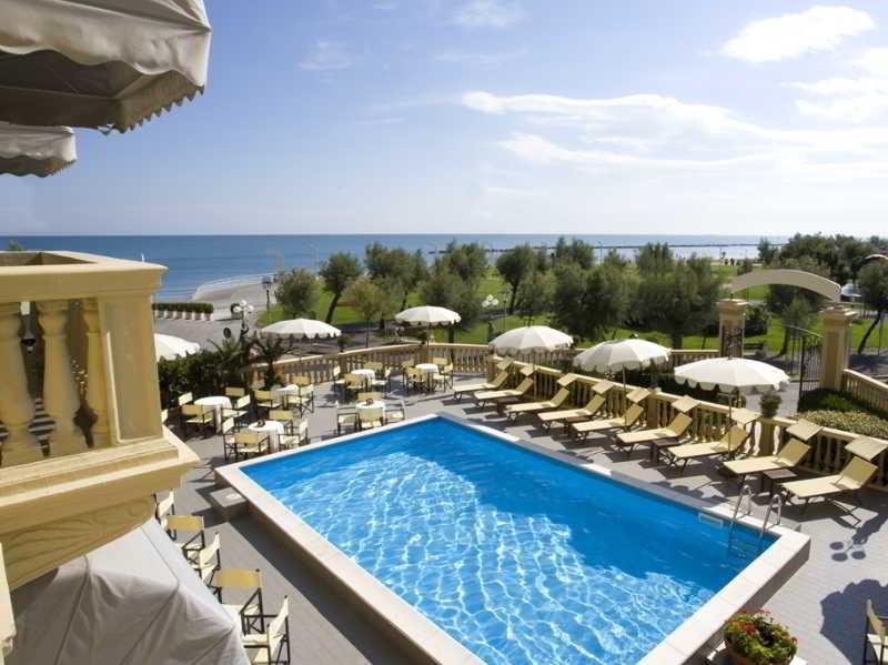 Hotel Vittoria Песаро Екстериор снимка