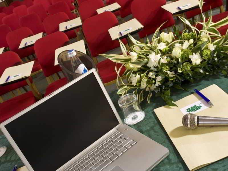 Hotel Vittoria Песаро Екстериор снимка A laptop at a conference