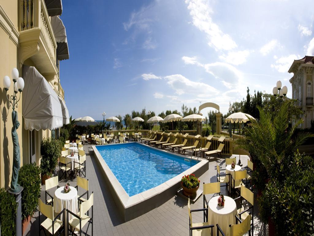 Hotel Vittoria Песаро Екстериор снимка