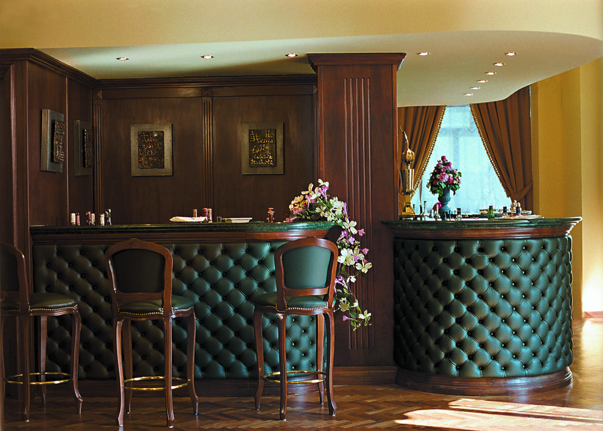 Hotel Vittoria Песаро Ресторант снимка A bar in a hotel