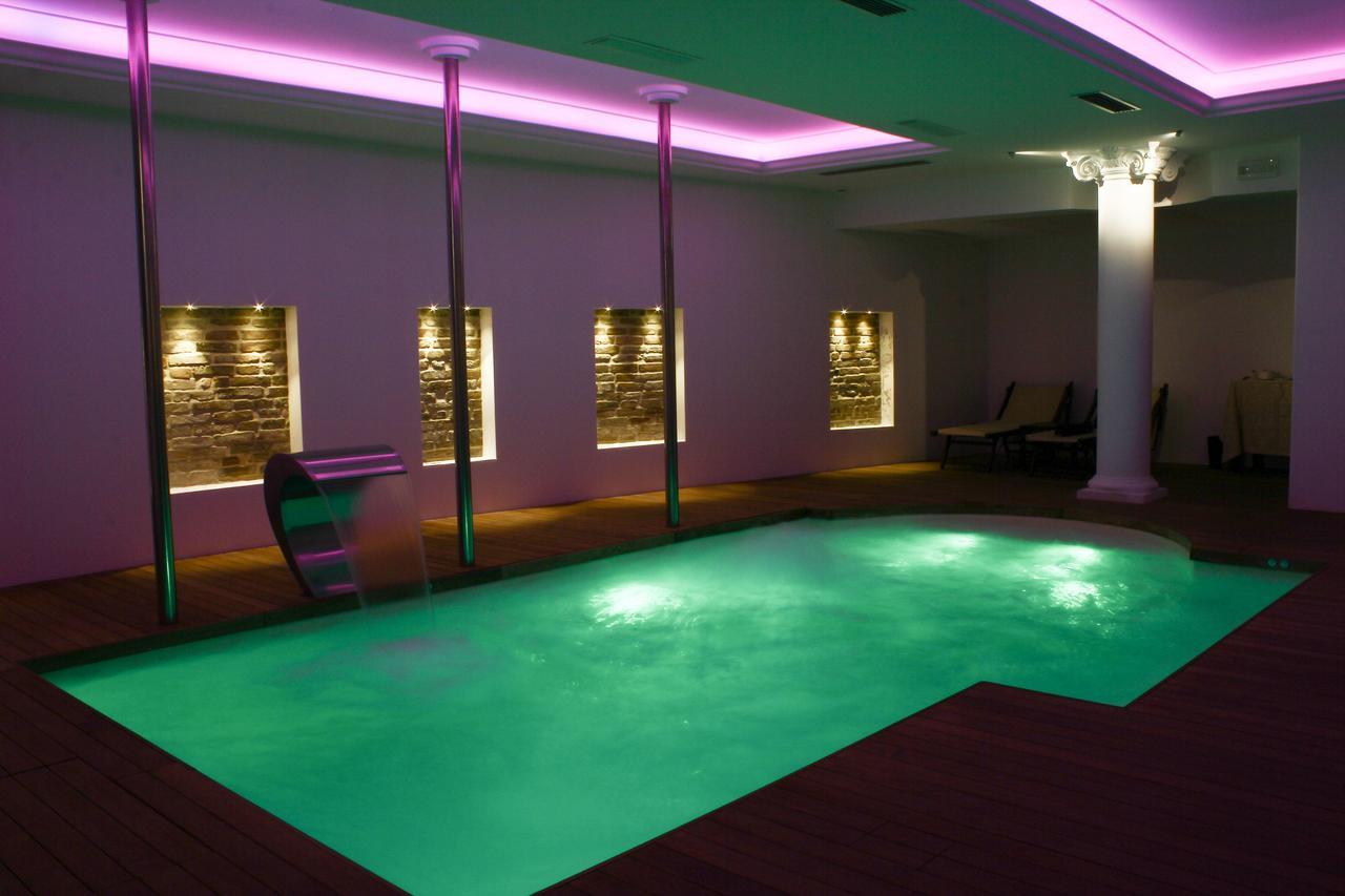 Hotel Vittoria Песаро Екстериор снимка The spa at the hotel