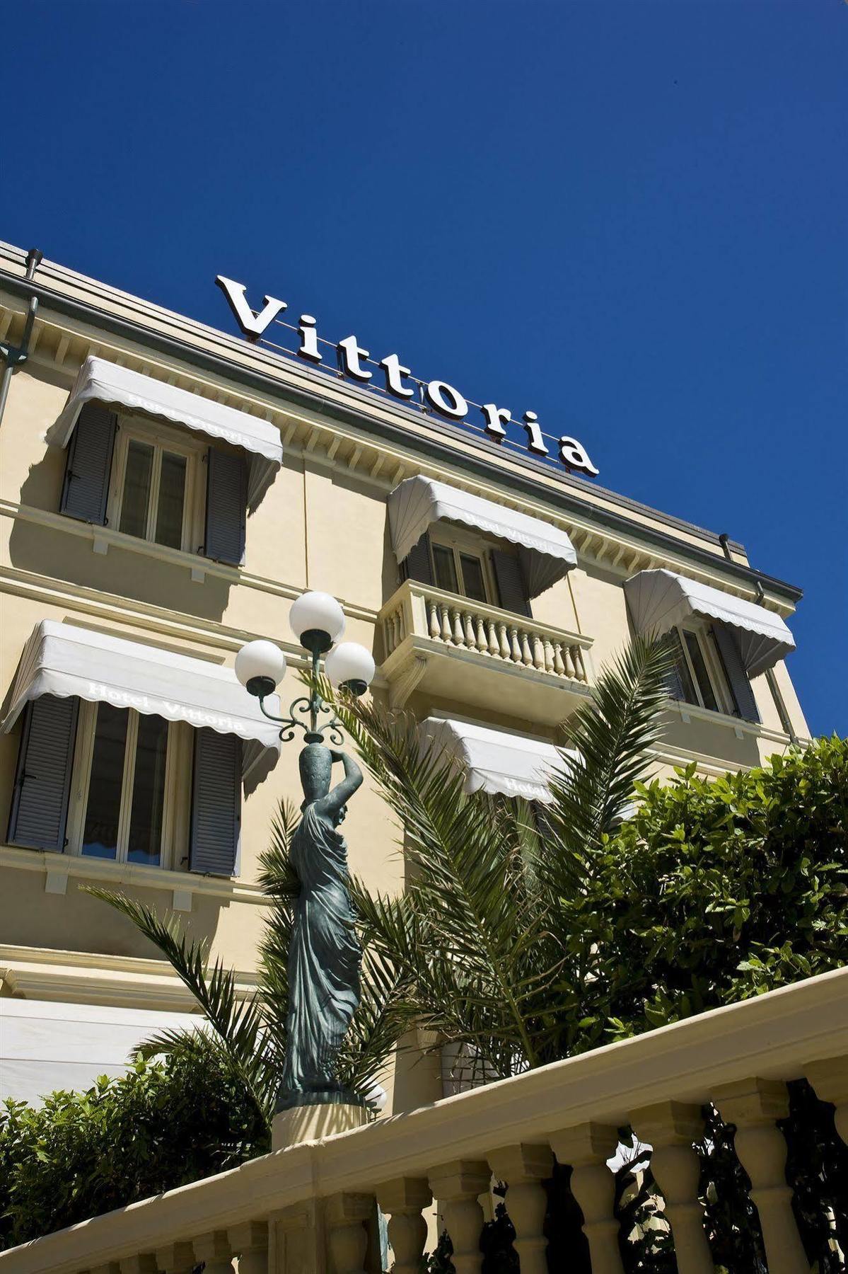 Hotel Vittoria Песаро Екстериор снимка